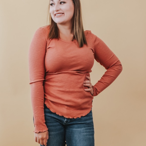 Poppy Frill Hem Thermal Knit Top - Picture 6 of 6